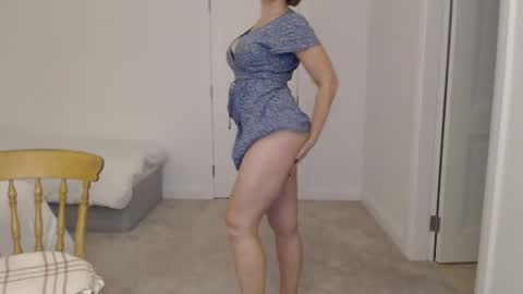 Snapshot of mallinia chatting on 02/12/25, 07:56 mallinia online show from 02/12/25, 07:56