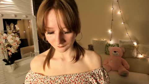 Snapshot of mallorygray chatting on 03/17/26, 02:09 Lilit online show from 03/17/26, 02:09