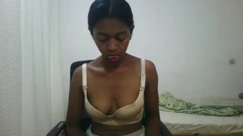 Snapshot of malluna4 chatting on 03/23/26, 12:31 Malluna online show from 03/23/26, 12:31