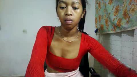 Snapshot of malluna4 chatting on 05/27/26, 07:55 Malluna online show from 05/27/26, 07:55