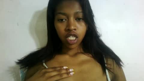Snapshot of malluna4 chatting on 06/23/26, 11:58 Malluna online show from 06/23/26, 11:58