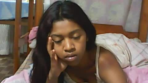 Snapshot of malluna4 chatting on 07/15/26, 10:48 Malluna online show from 07/15/26, 10:48