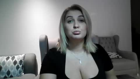 malorine online show from 11/30/25, 07:07