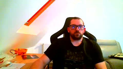 Snapshot of malou2927 chatting on 12/14/24, 08:18 breton online show from 12/14/24, 08:18