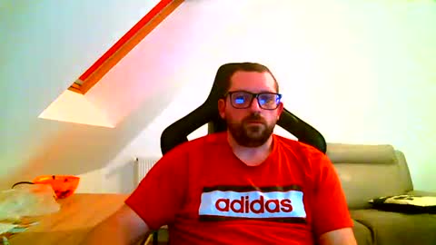 Snapshot of malou2927 chatting on 12/17/24, 05:36 breton online show from 12/17/24, 05:36