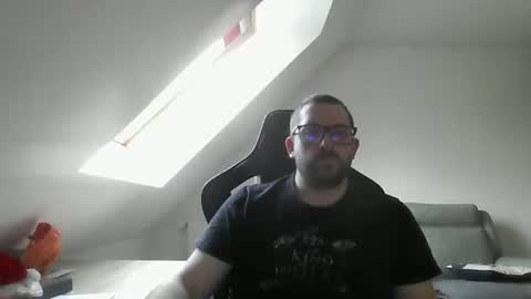 Snapshot of malou2927 chatting on 12/22/24, 10:28 breton online show from 12/22/24, 10:28