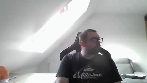 Snapshot of malou2927 chatting on 12/31/24, 02:14 breton online show from 12/31/24, 02:14