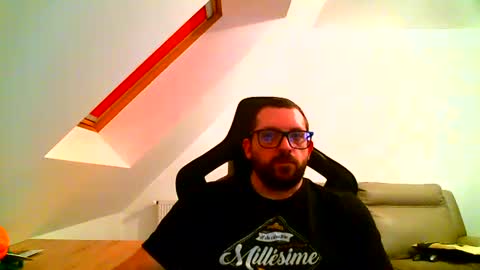 Snapshot of malou2927 chatting on 12/31/24, 05:51 breton online show from 12/31/24, 05:51