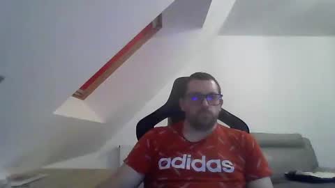 Snapshot of malou2927 chatting on 01/12/25, 05:01 breton online show from 01/12/25, 05:01