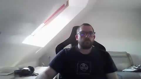 Snapshot of malou2927 chatting on 02/15/25, 04:56 breton online show from 02/15/25, 04:56