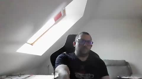 Snapshot of malou2927 chatting on 10/12/25, 07:29 breton online show from 10/12/25, 07:29