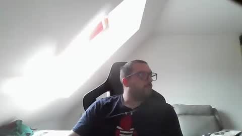 Snapshot of malou2927 chatting on 10/18/25, 11:33 breton online show from 10/18/25, 11:33