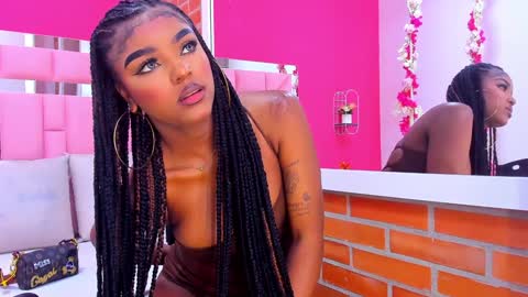 Snapshot of malu_horny_69 chatting on 12/18/24, 08:14 Melanie online show from 12/18/24, 08:14