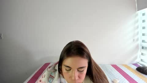 Snapshot of malucam_06 chatting on 11/25/25, 08:09 instagram nueela online show from 11/25/25, 08:09