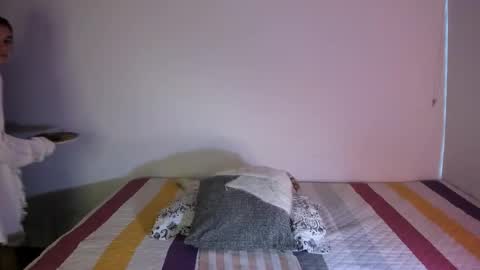 Snapshot of malucam_06 chatting on 11/29/25, 08:56 instagram nueela online show from 11/29/25, 08:56