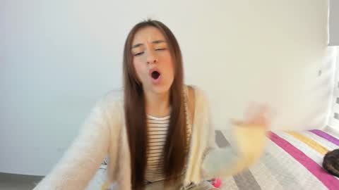 Snapshot of malucam_06 chatting on 12/14/25, 09:41 instagram nueela online show from 12/14/25, 09:41