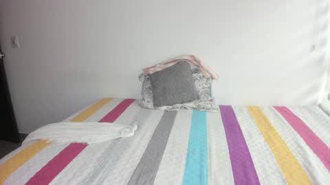 instagram  nueela   online show from 01/16/26, 08:13