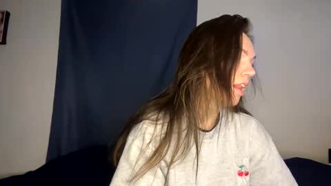 Snapshot of mamakinchen24 chatting on 01/11/25, 04:48 Deja Jonjon online show from 01/11/25, 04:48