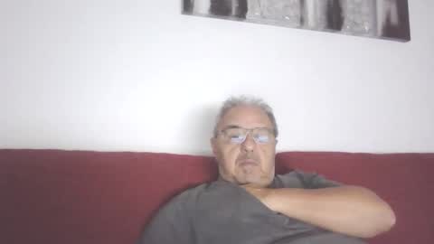 Snapshot of mambow99 chatting on 01/19/25, 01:32 OLDMANFREE online show from 01/19/25, 01:32