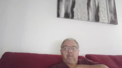 Snapshot of mambow99 chatting on 10/19/25, 05:35 OLDMANFREE online show from 10/19/25, 05:35