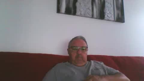 Snapshot of mambow99 chatting on 05/17/26, 04:25 OLDMANFREE online show from 05/17/26, 04:25