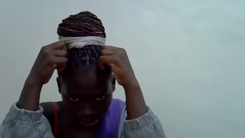 Snapshot of mamichula42 chatting on 10/27/25, 02:48 mamichula42 online show from 10/27/25, 02:48