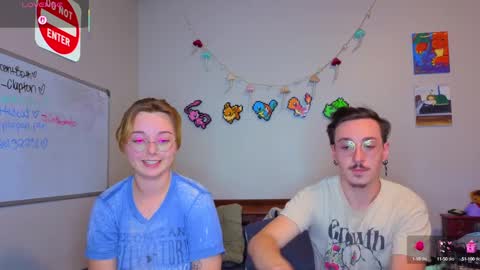 Snapshot of mamiclouds chatting on 09/19/25, 03:08 MamiCloudz online show from 09/19/25, 03:08