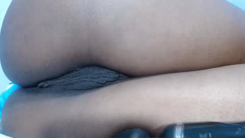 Snapshot of mamy02 chatting on 01/16/25, 04:07 cristal online show from 01/16/25, 04:07