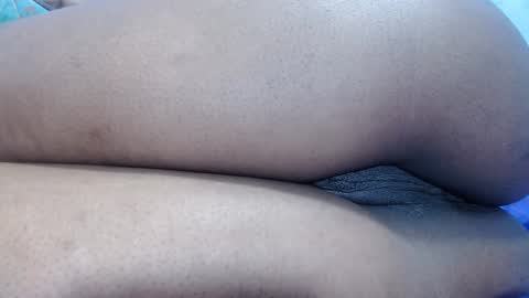 Snapshot of mamy02 chatting on 02/19/25, 01:17 cristal online show from 02/19/25, 01:17