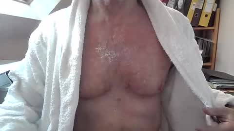 Snapshot of manbitcher chatting on 03/10/26, 10:20 manbitcher online show from 03/10/26, 10:20