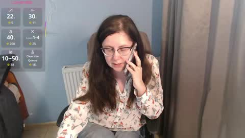 Snapshot of mandarinka28 chatting on 05/05/26, 12:13 mandarinka28 online show from 05/05/26, 12:13