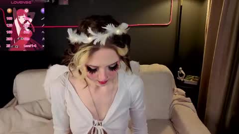 Snapshot of mandy_torres chatting on 03/22/26, 09:40 Luna online show from 03/22/26, 09:40