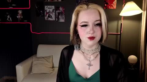 Snapshot of mandy_torres chatting on 04/11/26, 10:25 Luna online show from 04/11/26, 10:25