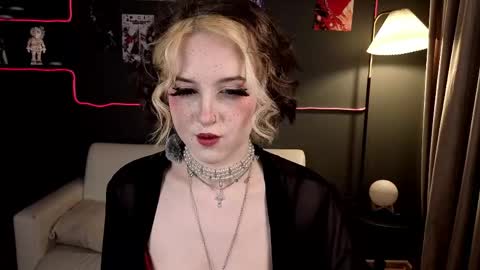 Snapshot of mandy_torres chatting on 04/14/26, 10:16 Luna online show from 04/14/26, 10:16