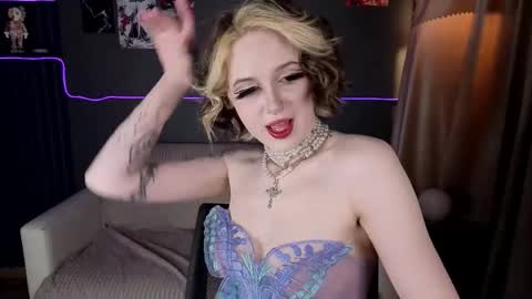 Snapshot of mandy_torres chatting on 04/19/26, 11:07 Luna online show from 04/19/26, 11:07