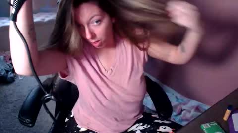 Snapshot of mandybabyxxx chatting on 10/28/25, 08:22 MandyBabyXXX online show from 10/28/25, 08:22