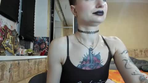 Snapshot of mandyshine chatting on 04/19/26, 04:39 Mandy online show from 04/19/26, 04:39