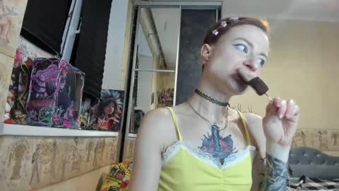 Snapshot of mandyshine chatting on 05/17/26, 05:09 Mandy online show from 05/17/26, 05:09