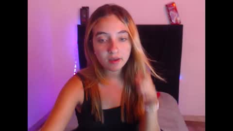 Snapshot of mandyy_petite chatting on 10/17/25, 02:59 mandy sofi online show from 10/17/25, 02:59