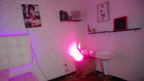 Snapshot of manelyke chatting on 10/10/25, 08:30 manelyke online show from 10/10/25, 08:30