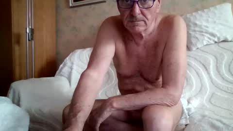 Snapshot of manes5858 chatting on 04/18/26, 01:59 manes5858 online show from 04/18/26, 01:59