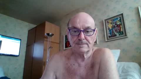 Snapshot of manes5858 chatting on 04/25/26, 02:14 manes5858 online show from 04/25/26, 02:14