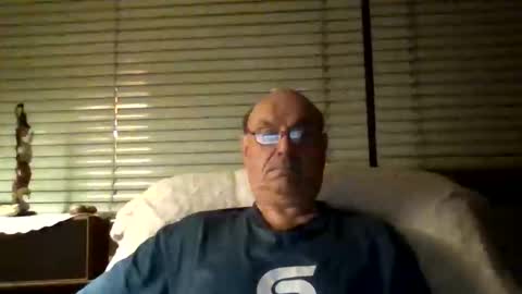 Snapshot of manes5858 chatting on 05/18/26, 08:03 manes5858 online show from 05/18/26, 08:03
