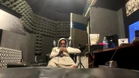 Snapshot of mani4sexy chatting on 12/17/25, 11:22 Mani4sexy online show from 12/17/25, 11:22