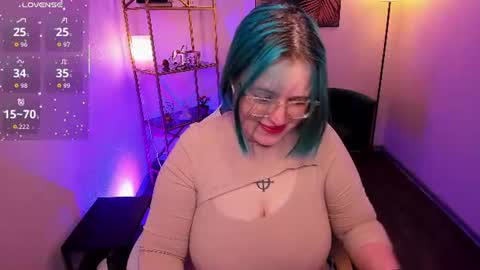 Snapshot of manic_pixie_ chatting on 06/16/26, 04:09 manic_pixie_ online show from 06/16/26, 04:09