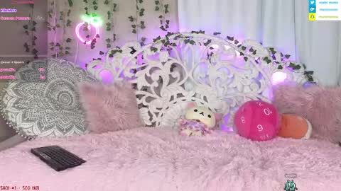 Momo online show from 01/03/25, 02:54