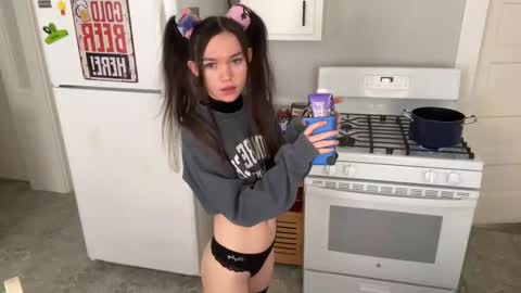 Snapshot of manicpixiedreamfrog chatting on 03/19/26, 05:39 manicpixiedreamfrog online show from 03/19/26, 05:39