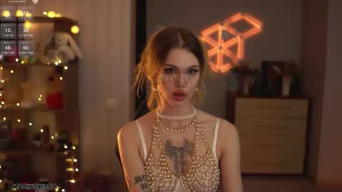 Snapshot of manifreyja chatting on 10/26/25, 03:23 Amelie online show from 10/26/25, 03:23