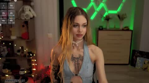 Snapshot of manifreyja chatting on 10/30/25, 02:35 Amelie online show from 10/30/25, 02:35