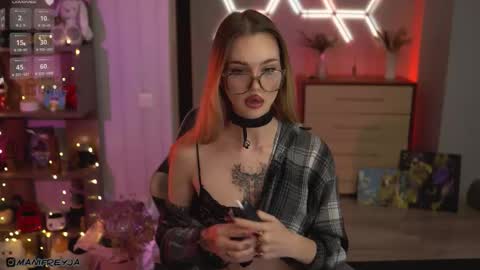 Snapshot of manifreyja chatting on 11/09/25, 12:09 Amelie online show from 11/09/25, 12:09